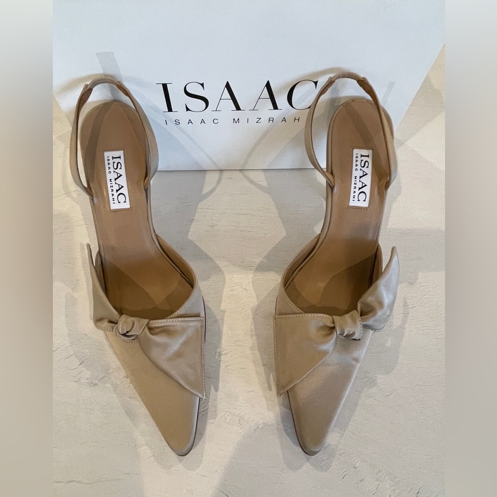 Gorgeous Isaac Mizrahi Satin Nude Slingback Pumps with Box